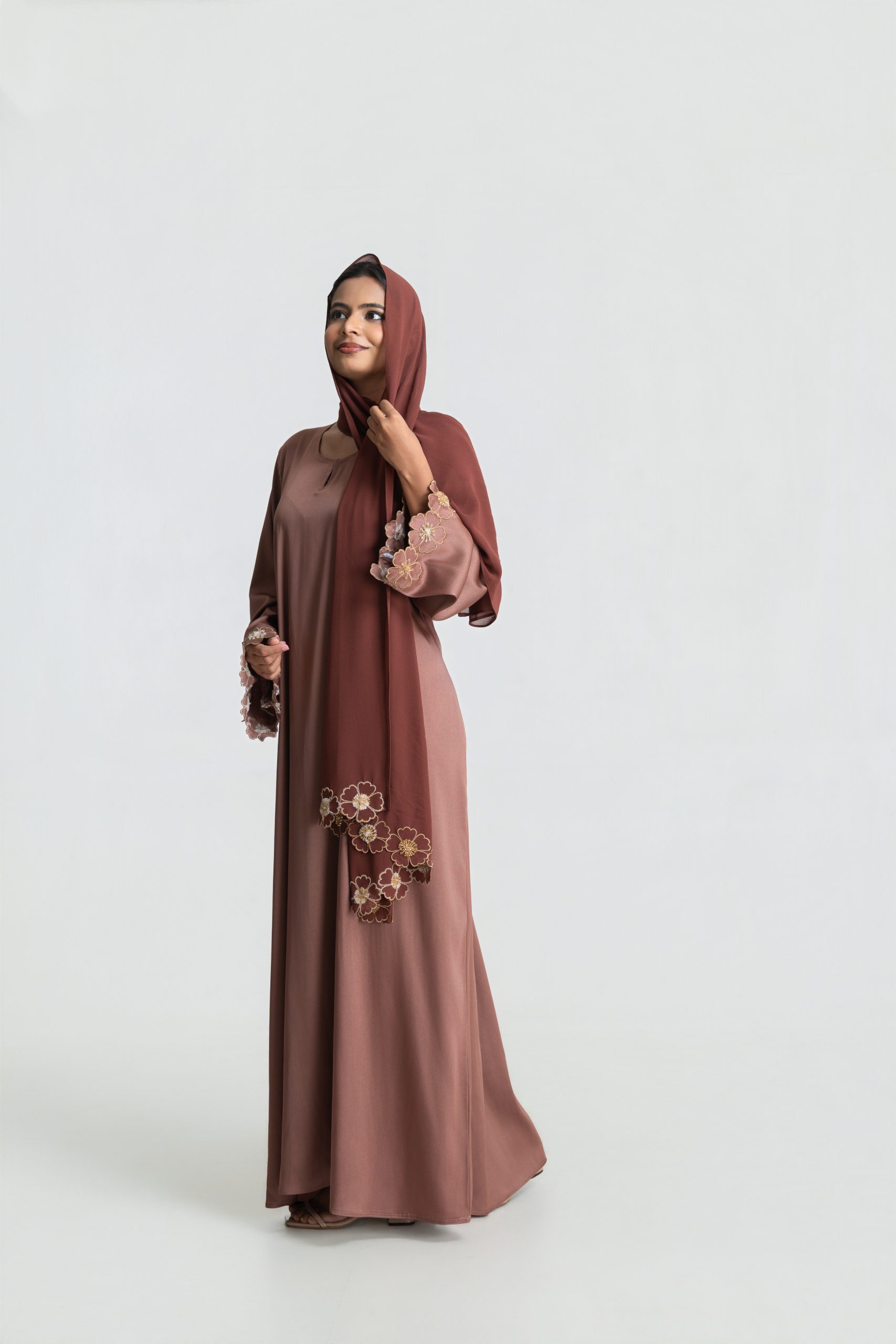 Amber abaya set in Rosewood